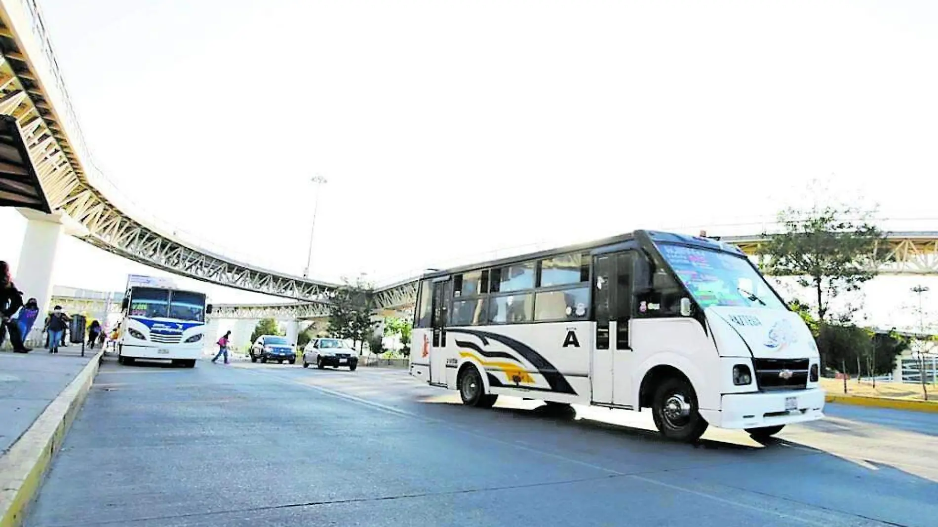 Alertan a pasajeros sobre una banda de carteristas en rutas de Vía Atlicáyotl